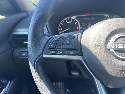 Used 2023 Nissan Altima 2.5 SV image 14