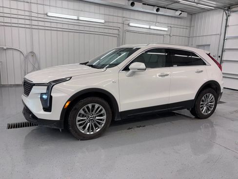 Used 2024 Cadillac XT4 Premium Luxury w/ Technology Package FWD image 1