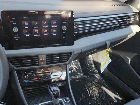 New 2025 Volkswagen Jetta SE image 19