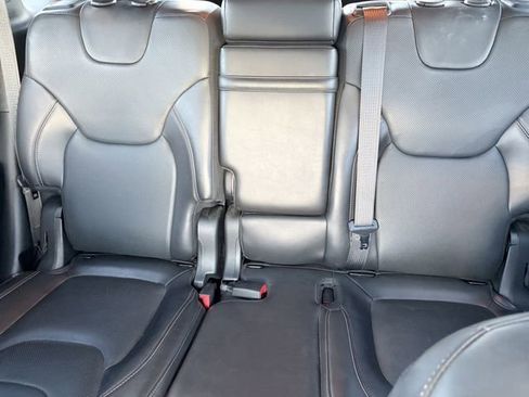 Used 2018 Jeep Cherokee Limited w/ Technology Group image 8