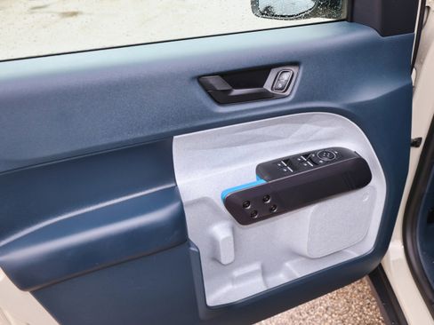 Used 2025 Ford Maverick XLT image 12