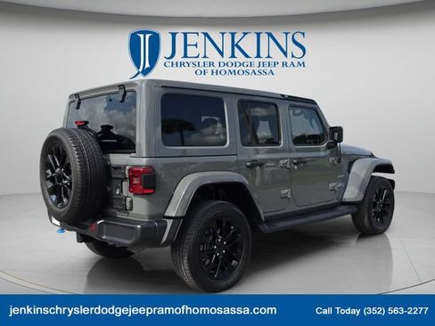 Used 2023 Jeep Wrangler Unlimited Sahara w/ Dual Top Group AWD/4WD image 5