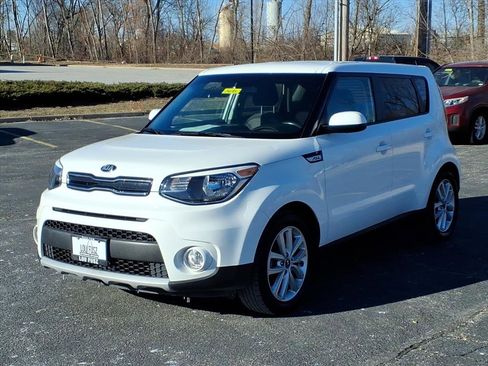 Used 2019 Kia Soul + image 2