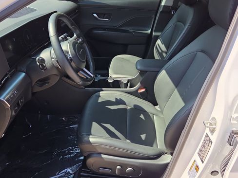 Used 2024 Hyundai Kona Limited FWD image 11