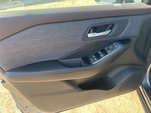 Used 2023 Nissan Rogue SV image 14