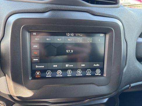 Used 2020 Jeep Renegade Latitude w/ Cold Weather Group image 15