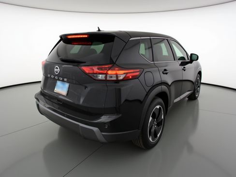Used 2025 Nissan Rogue SV image 9