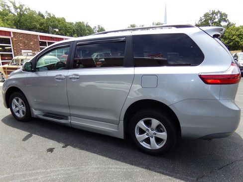 Used 2017 Toyota Sienna LE FWD image 10