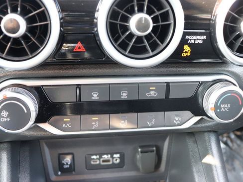 Used 2024 Nissan Sentra SV FWD image 31