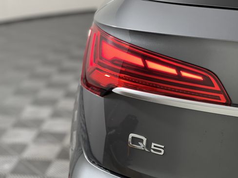 Used 2022 Audi Q5 2.0T Premium w/ Convenience Package image 12