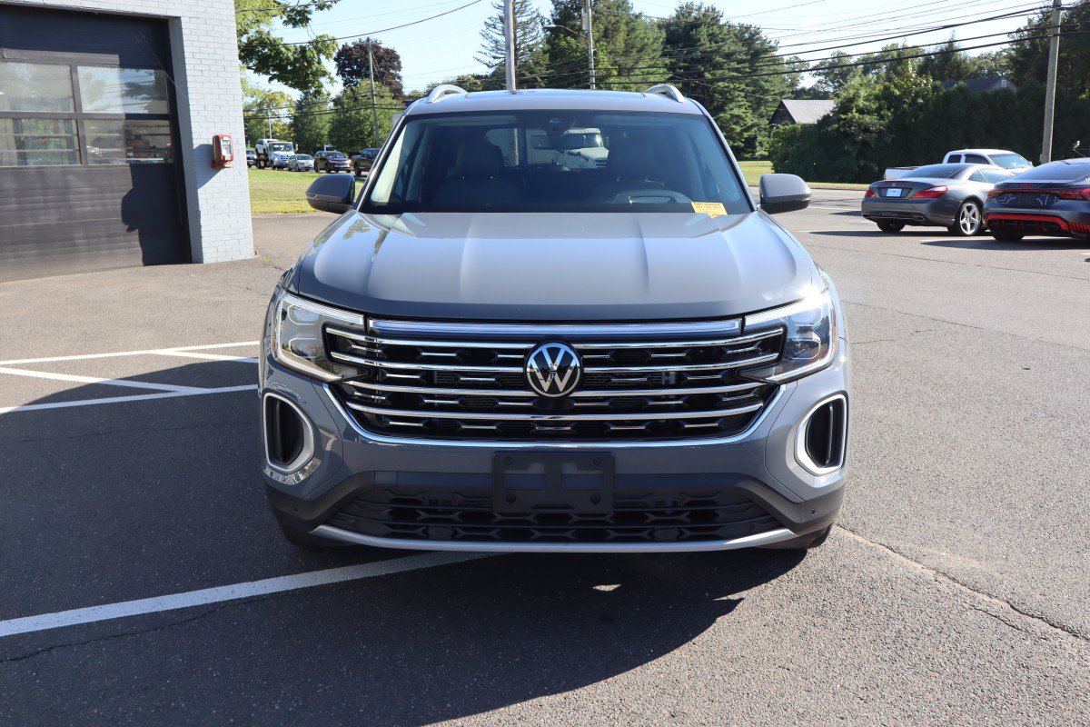 Used 2025 Volkswagen Atlas SEL AWD/4WD image 4