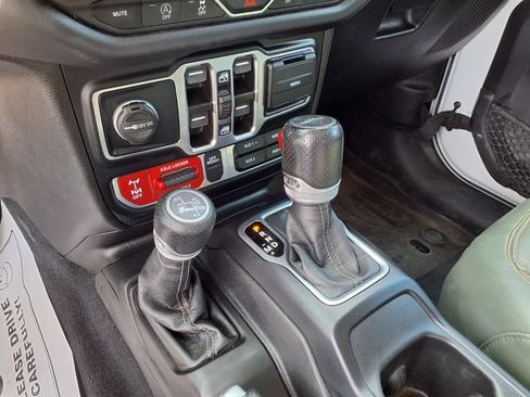 Used 2024 Jeep Gladiator Mojave AWD/4WD image 11
