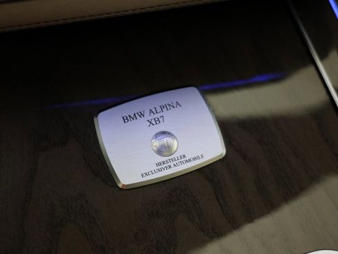 Used 2021 BMW ALPINA XB7 image 63