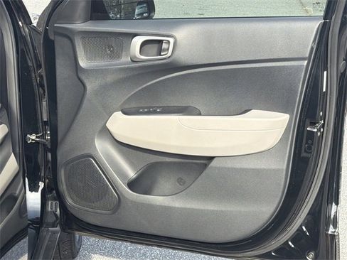 Used 2023 Hyundai Venue SEL image 14