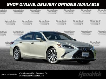Used 2020 Lexus ES 300h w/ Premium Package
