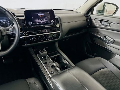 Used 2024 Nissan Pathfinder SV FWD image 24