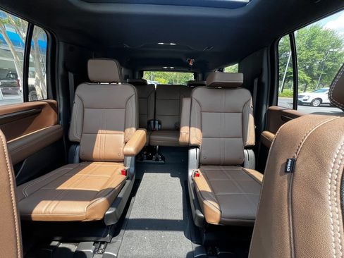 New 2026 Chevrolet Suburban High Country AWD/4WD image 19