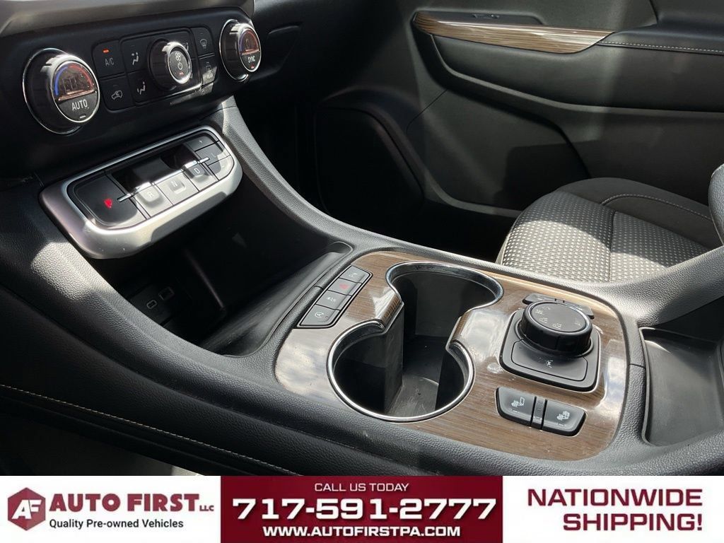 Used 2021 GMC Acadia SLE w/ Driver Convenience Package AWD/4WD image 24
