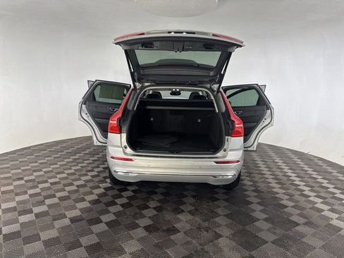 Used 2023 Volvo XC60 B5 Plus image 19