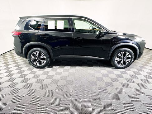 Used 2021 Nissan Rogue SV w/ Premium Package FWD image 2