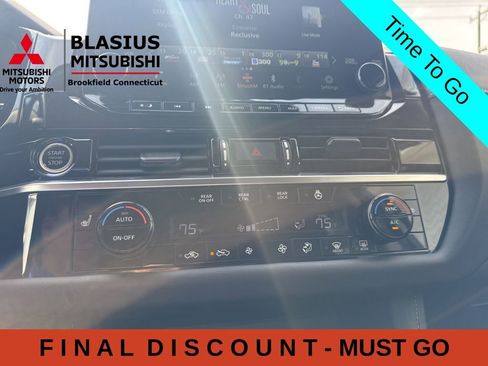 Used 2023 Nissan Pathfinder SL AWD/4WD image 32