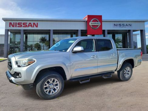 Used 2017 Toyota Tacoma SR5 RWD image 8