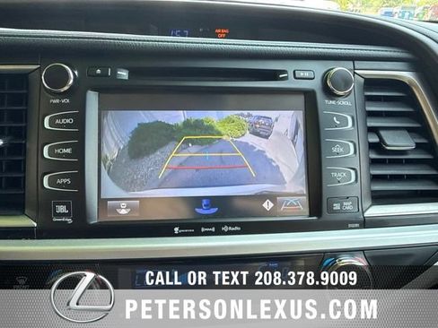 Used 2018 Toyota Highlander Limited Platinum AWD/4WD image 18