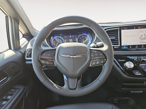 New 2026 Chrysler Pacifica Select w/ S Appearance Package FWD image 12
