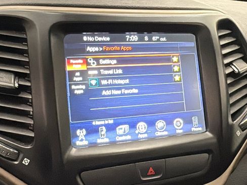 Used 2017 Jeep Cherokee Limited image 16