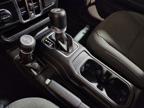 Used 2024 Jeep Wrangler Unlimited Sahara AWD/4WD image 39