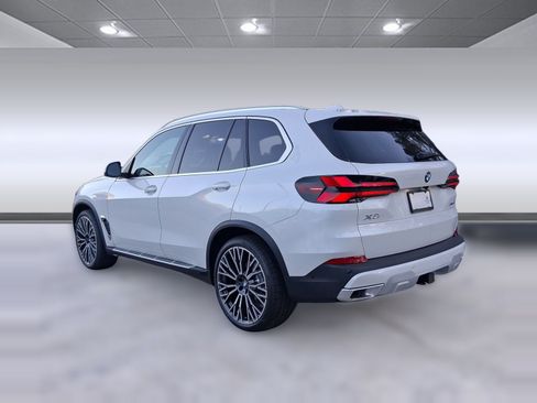 Used 2026 BMW X5 xDrive40i w/ Executive Package AWD/4WD image 3