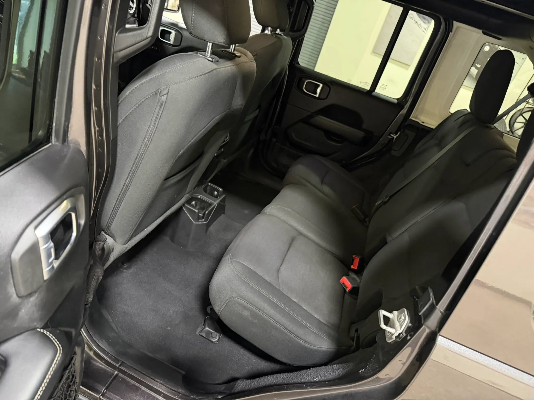 Used 2020 Jeep Wrangler Unlimited Sahara w/ Uconnect 4C Nav & Sound Group AWD/4WD image 32