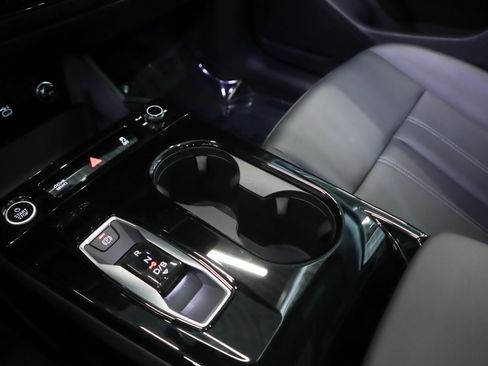 Used 2025 Audi Q6 e-tron Premium w/ Convenience Package image 20