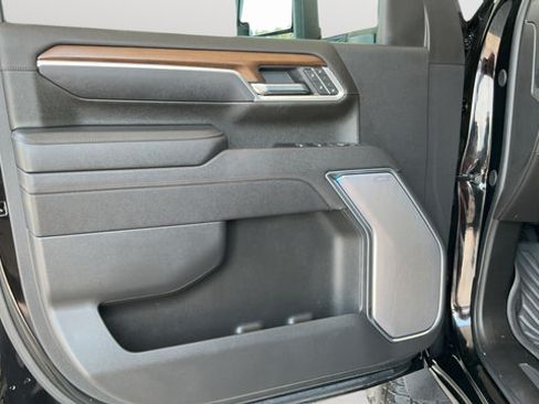 Used 2025 Chevrolet Silverado 2500 High Country w/ High Country Premium Package AWD/4WD image 19