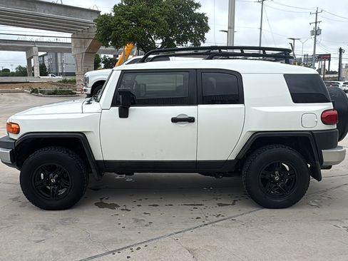 Used 2012 Toyota FJ Cruiser 2WD w/ Convenience Pkg image 4