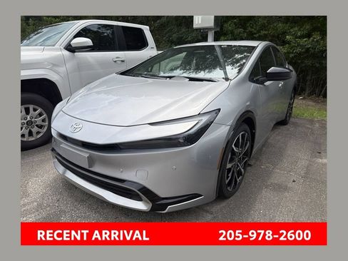 Used 2025 Toyota Prius Plug-In Hybrid FWD image 1