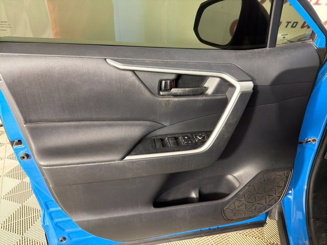 Used 2019 Toyota RAV4 LE FWD image 21
