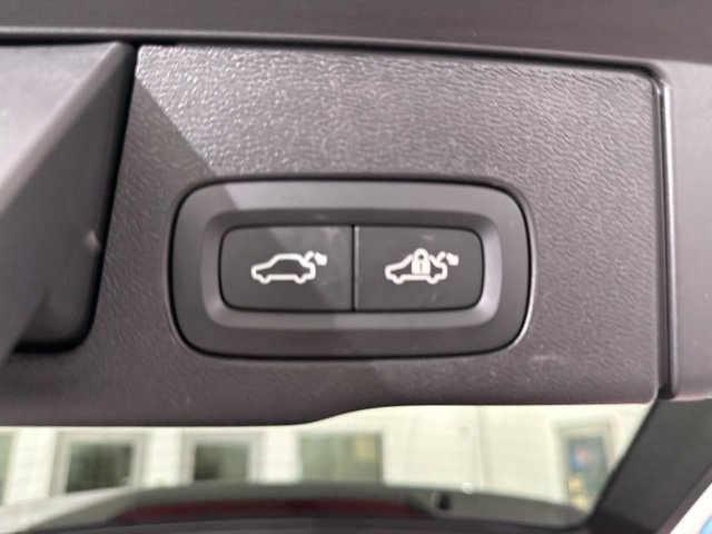 Used 2024 Volvo XC60 B5 Plus AWD/4WD image 12
