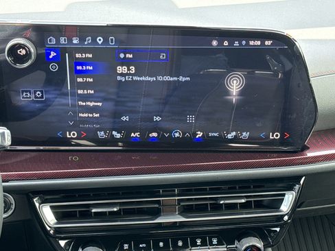 Used 2026 Chevrolet Traverse RS FWD image 23