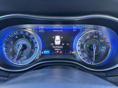 Used 2017 Chrysler 300 Limited image 15