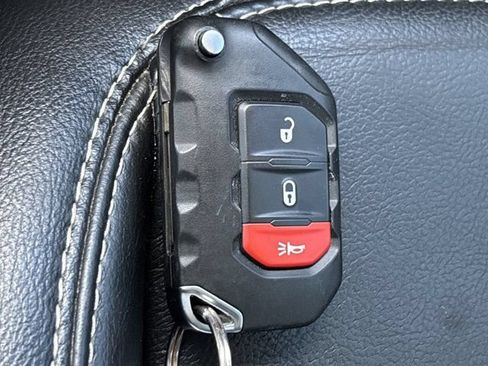 Used 2018 Jeep Wrangler Unlimited Sahara AWD/4WD image 42