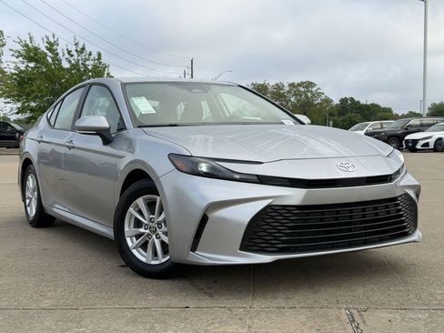Used 2025 Toyota Camry LE FWD image 2
