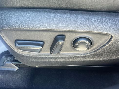 Used 2023 Toyota Highlander L image 18