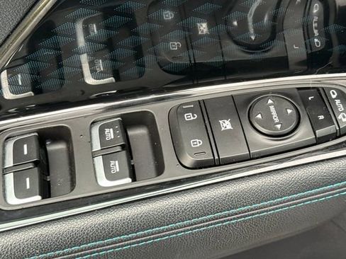 Used 2022 Kia Niro EX Premium image 12