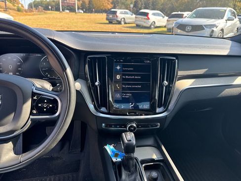 Used 2020 Volvo S60 T5 Inscription image 21