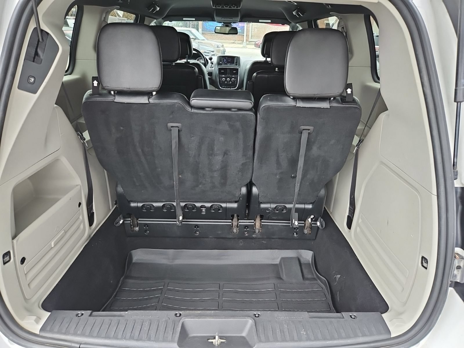 Used 2019 Dodge Grand Caravan SXT FWD image 17