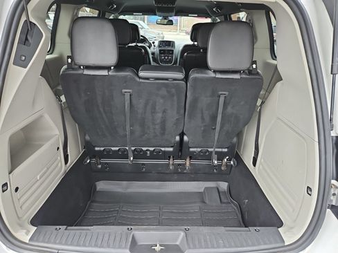 Used 2019 Dodge Grand Caravan SXT FWD image 17