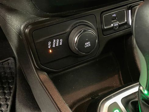 Certified 2022 Jeep Renegade Latitude AWD/4WD image 11