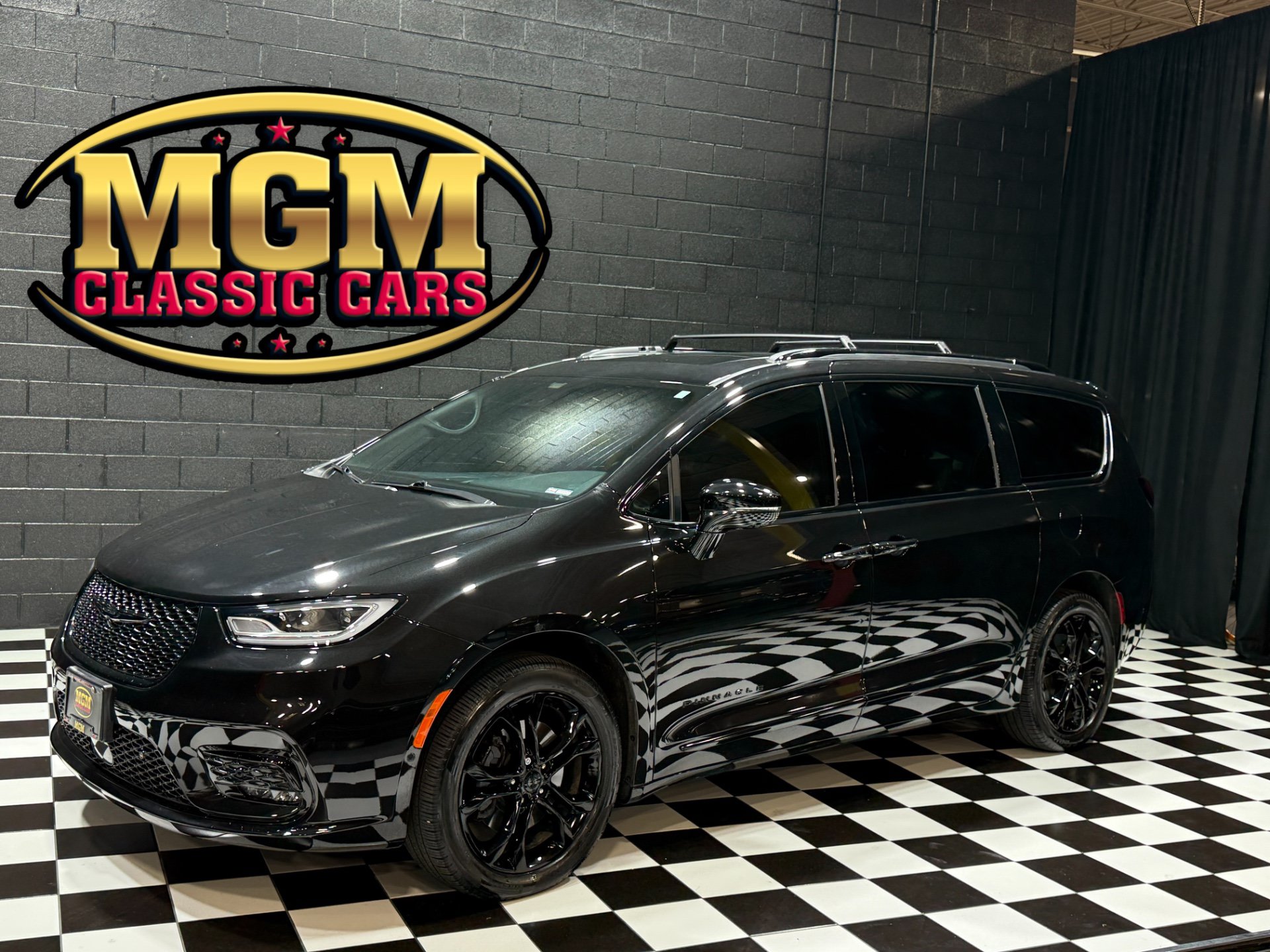 Used 2021 Chrysler Pacifica Pinnacle AWD/4WD image 1