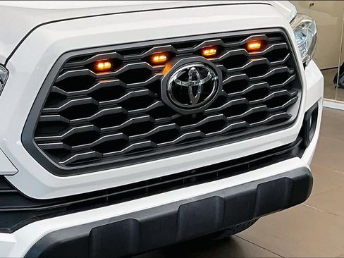 Used 2020 Toyota Tacoma SR5 image 31